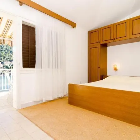 Kuzma- Two-bedroom With Balcony And Sea View *
