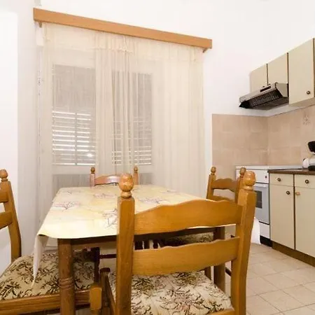 Kuzma- Two-bedroom With Balcony And Sea View Apartman Smokvica