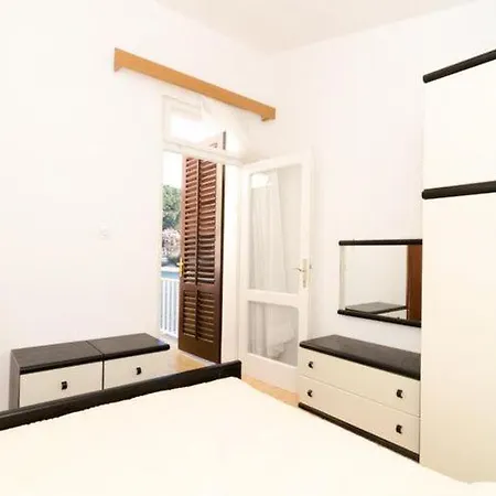 Kuzma- Two-bedroom With Balcony And Sea View Apartman
